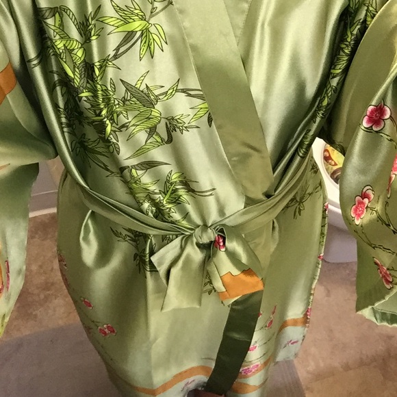Asian Print Robe - Picture 3 of 3
